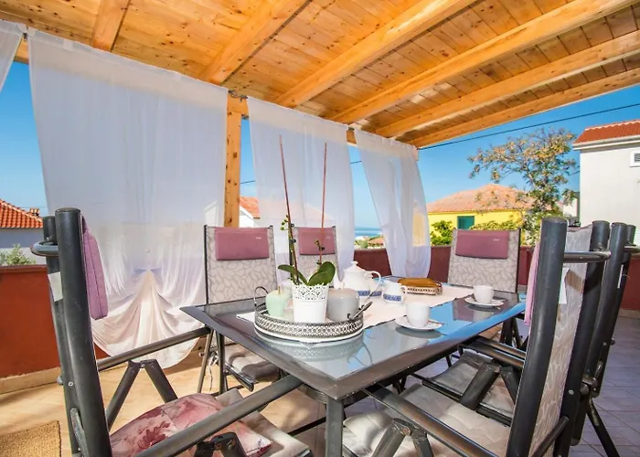Sunny Terrace Oasis *
