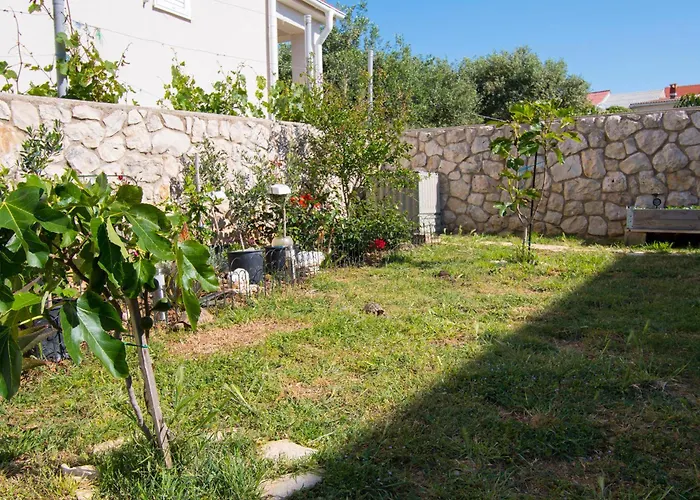 Sunny Terrace Oasis *