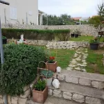 Sunny Terrace Oasis Apartman