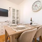 Sunny Terrace Oasis Lejlighed Povljana