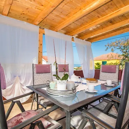 Sunny Terrace Oasis *